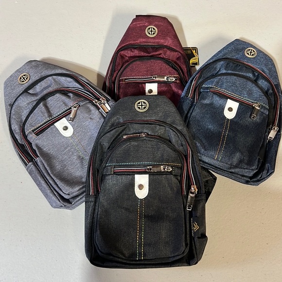 Everbright Handbags - 🆕Everbright Sport Sling Bag Outdoor Mountain High Crossbody Colorful Stitching